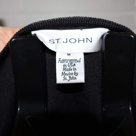 Elegant St. John Black V-Neck Top – Medium - Picture 4 of 7